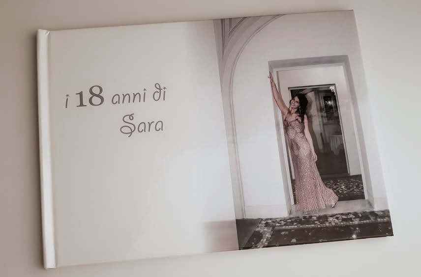 impaginazione dell fotoalbum del diciottesimo compleanno di Sara