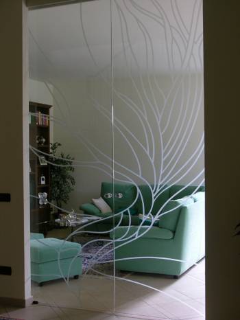 foto di in un interno di un abitazione dove il nostro cliente ha realizzato una porta in vetro