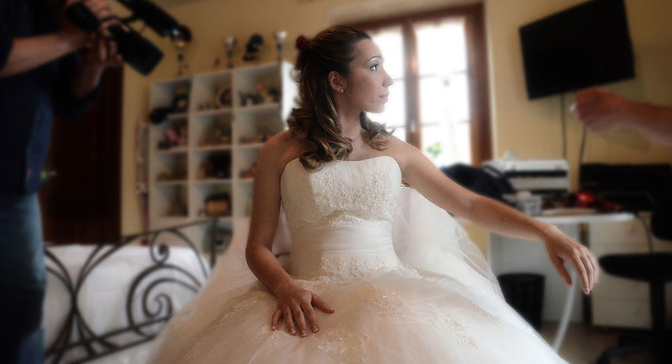 foto della sposa al trucco